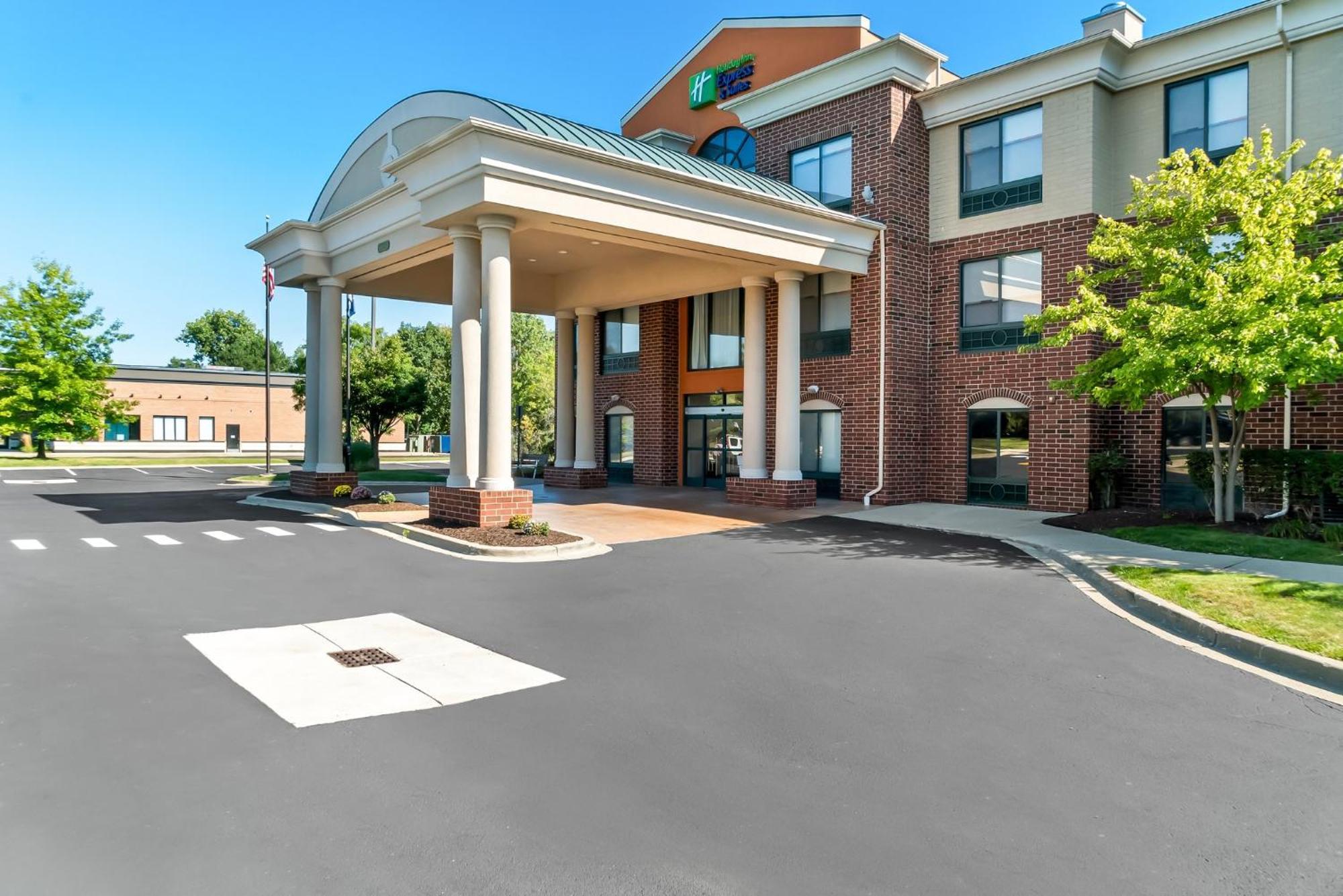 Holiday Inn Express & Suites Detroit - Novi By Ihg Екстериор снимка