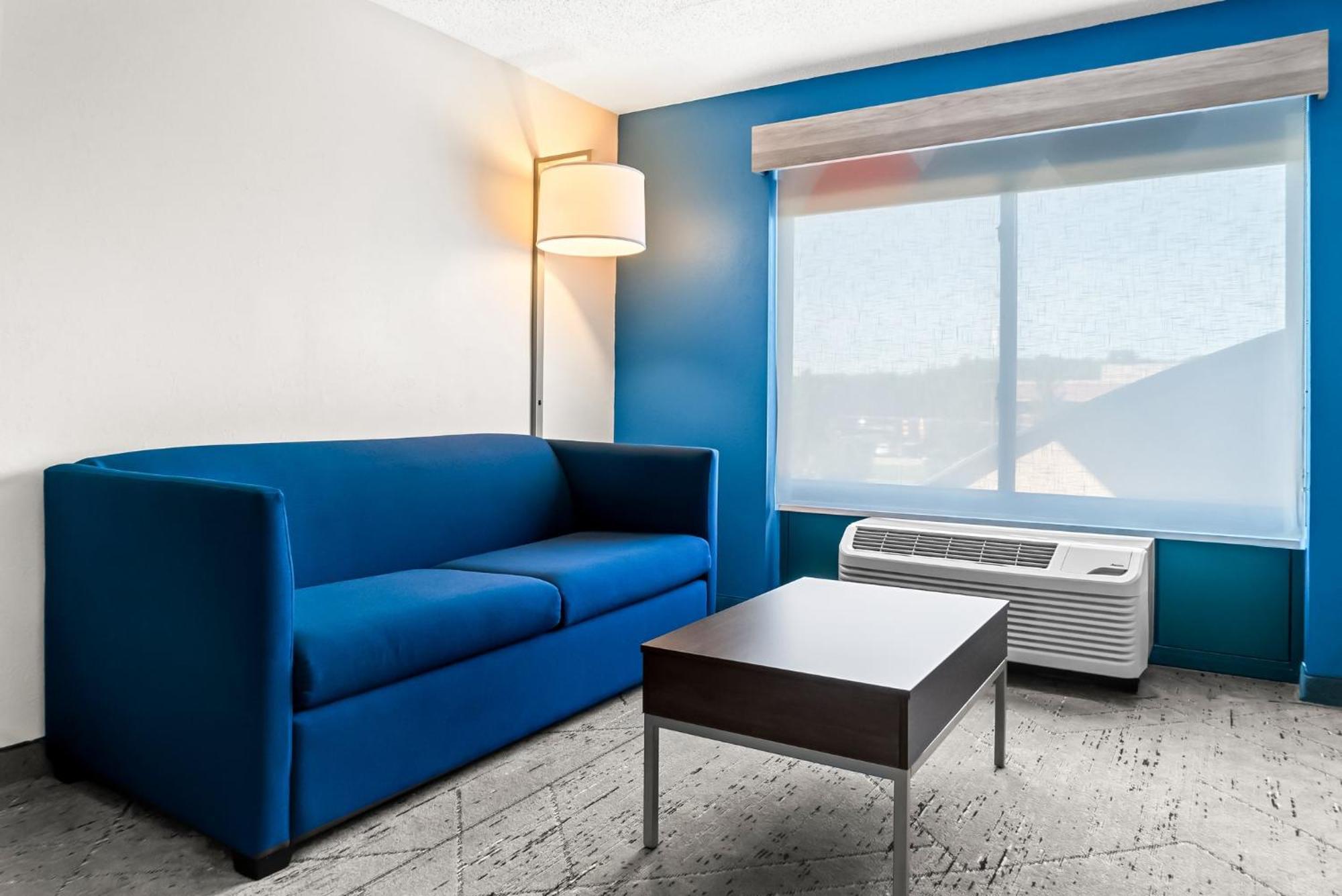 Holiday Inn Express & Suites Detroit - Novi By Ihg Екстериор снимка