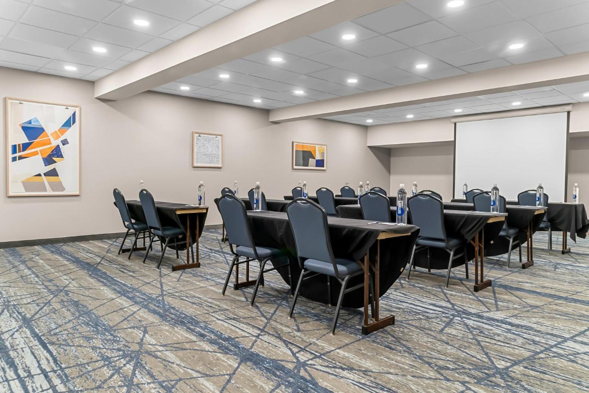 Holiday Inn Express & Suites Detroit - Novi By Ihg Екстериор снимка