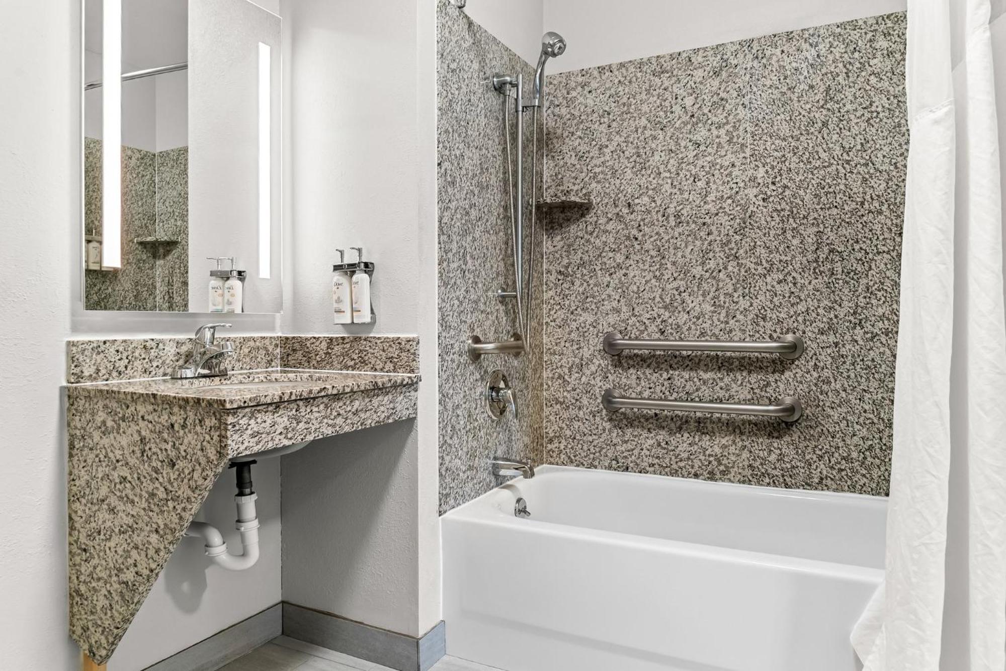 Holiday Inn Express & Suites Detroit - Novi By Ihg Екстериор снимка