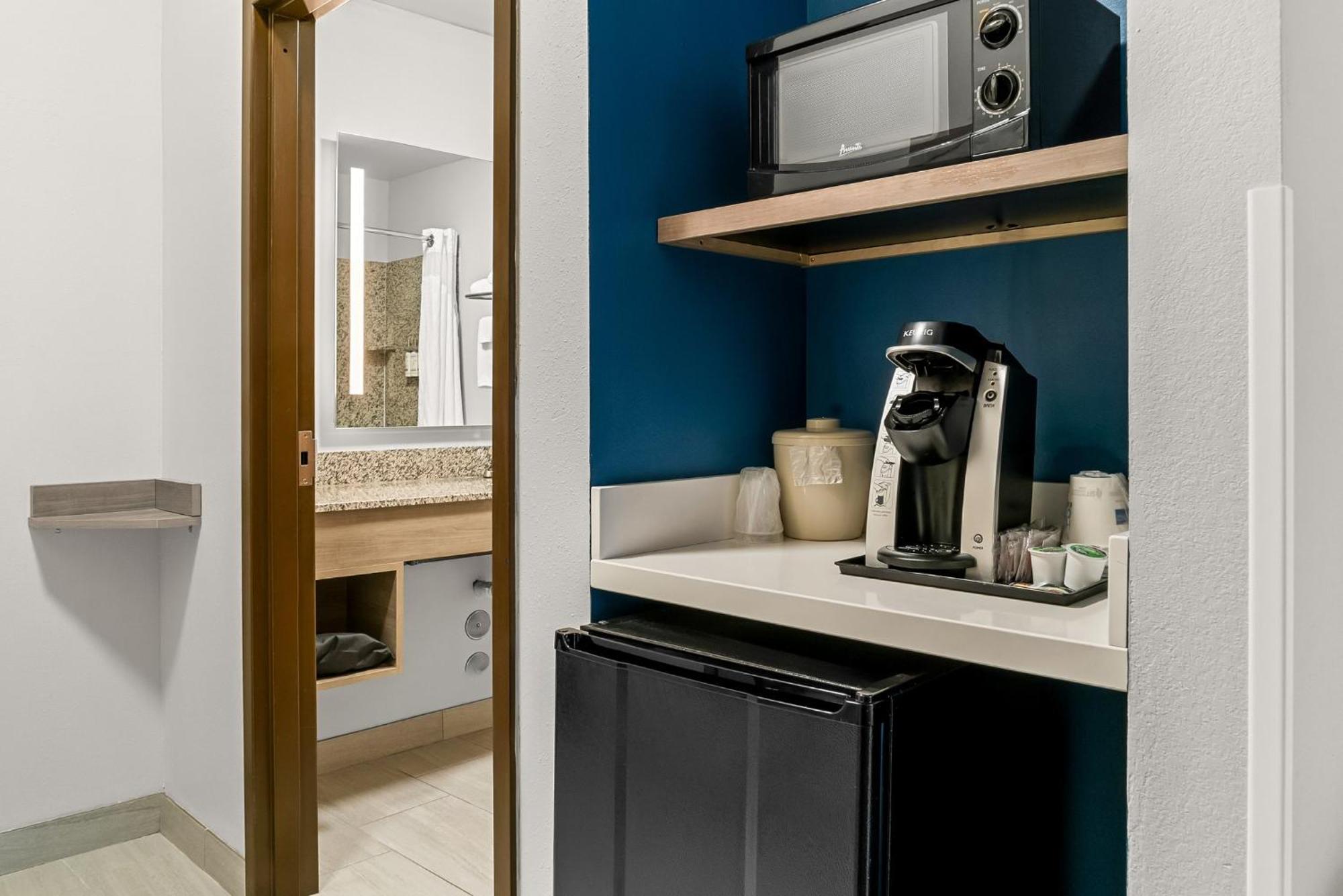 Holiday Inn Express & Suites Detroit - Novi By Ihg Екстериор снимка