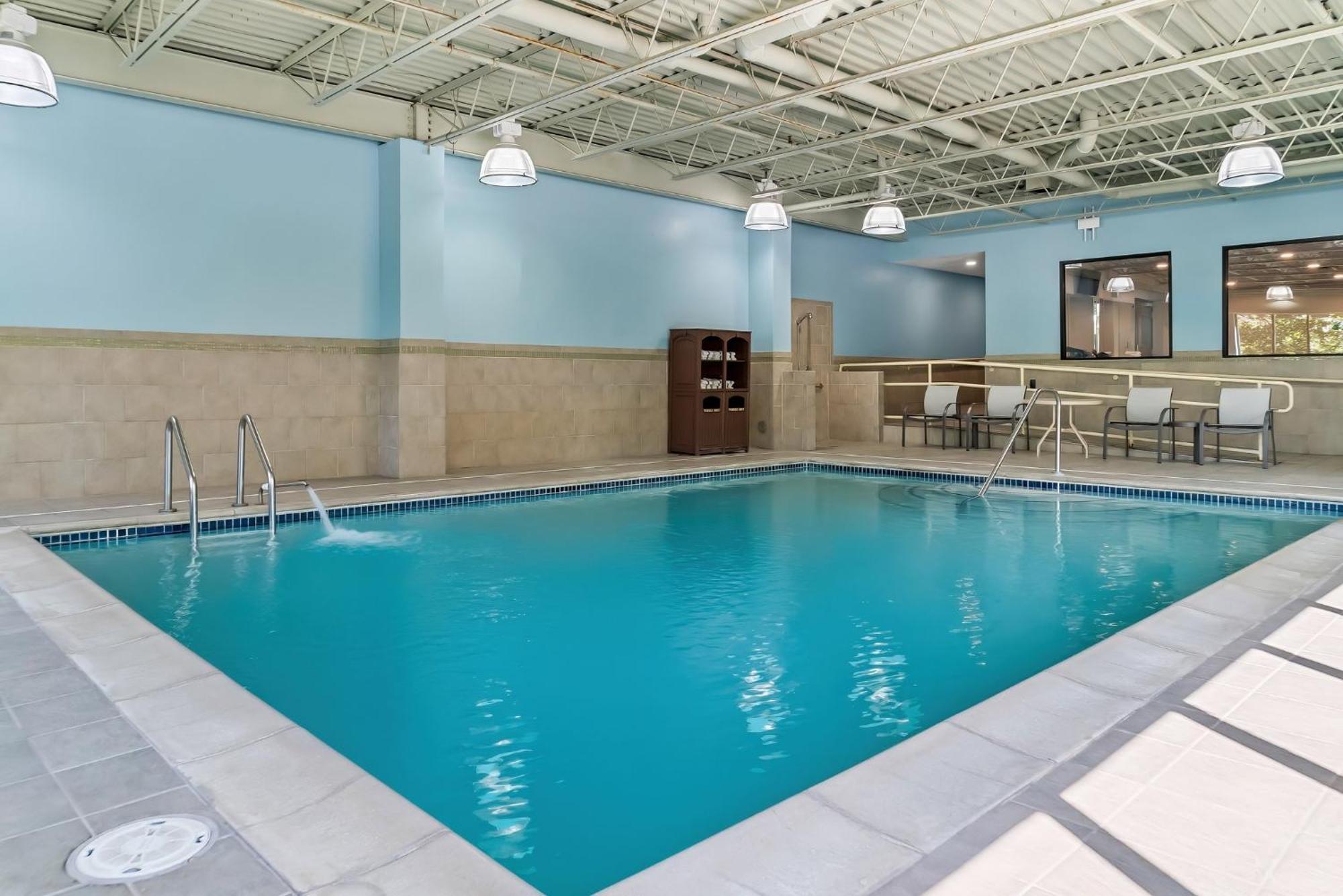 Holiday Inn Express & Suites Detroit - Novi By Ihg Екстериор снимка