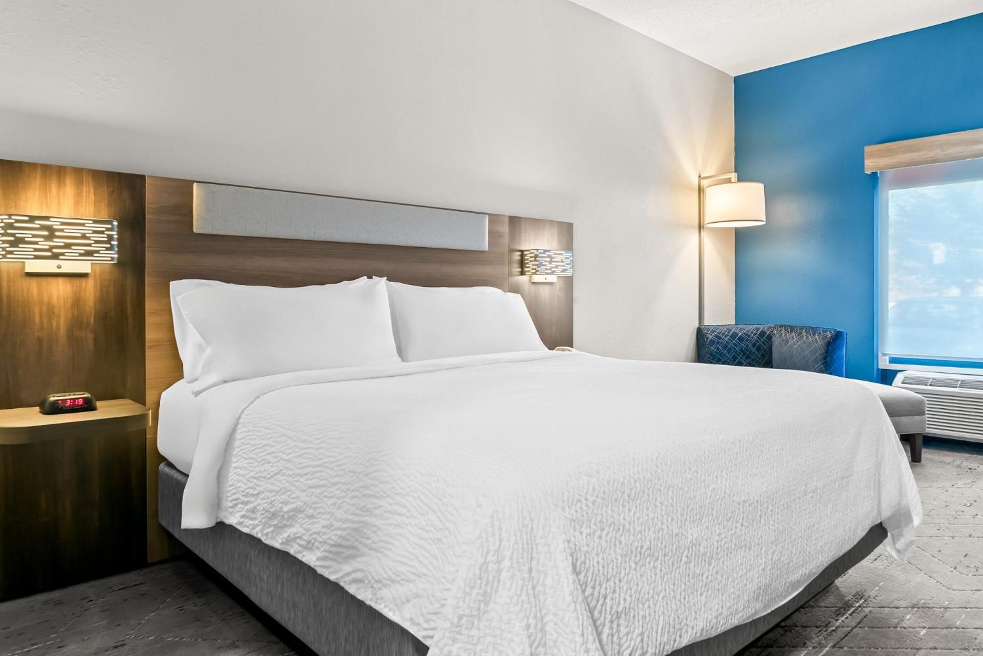 Holiday Inn Express & Suites Detroit - Novi By Ihg Екстериор снимка