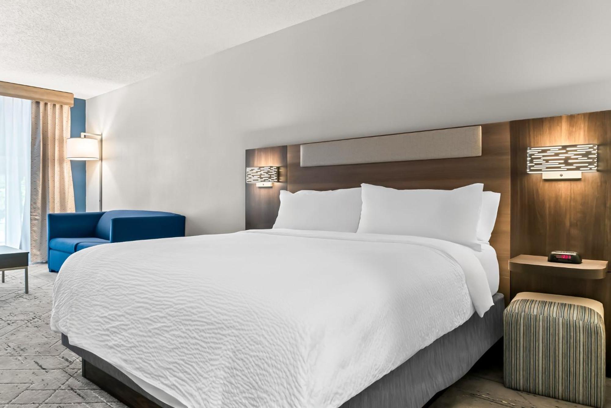 Holiday Inn Express & Suites Detroit - Novi By Ihg Екстериор снимка