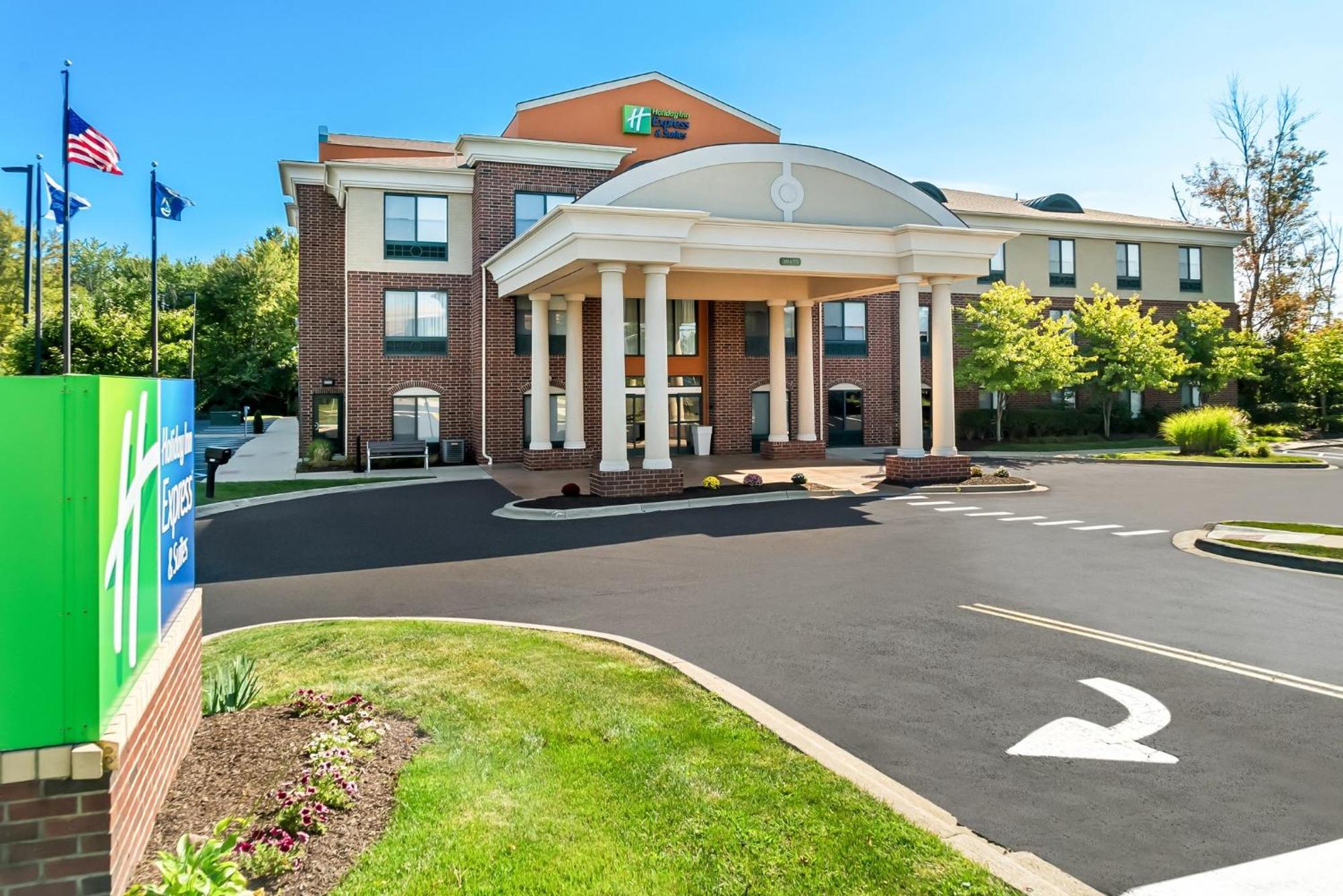 Holiday Inn Express & Suites Detroit - Novi By Ihg Екстериор снимка
