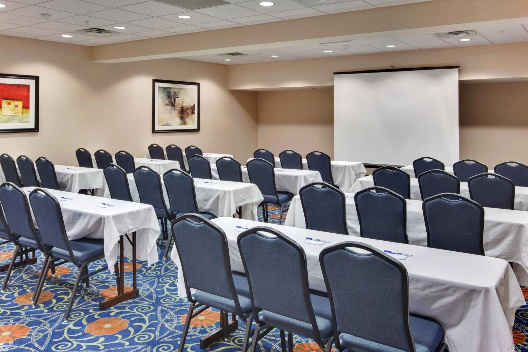 Holiday Inn Express & Suites Detroit - Novi By Ihg Екстериор снимка