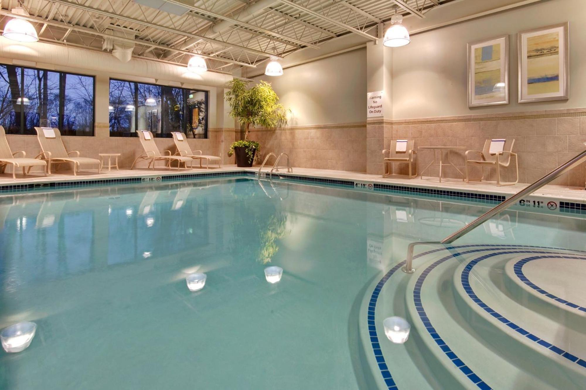 Holiday Inn Express & Suites Detroit - Novi By Ihg Екстериор снимка