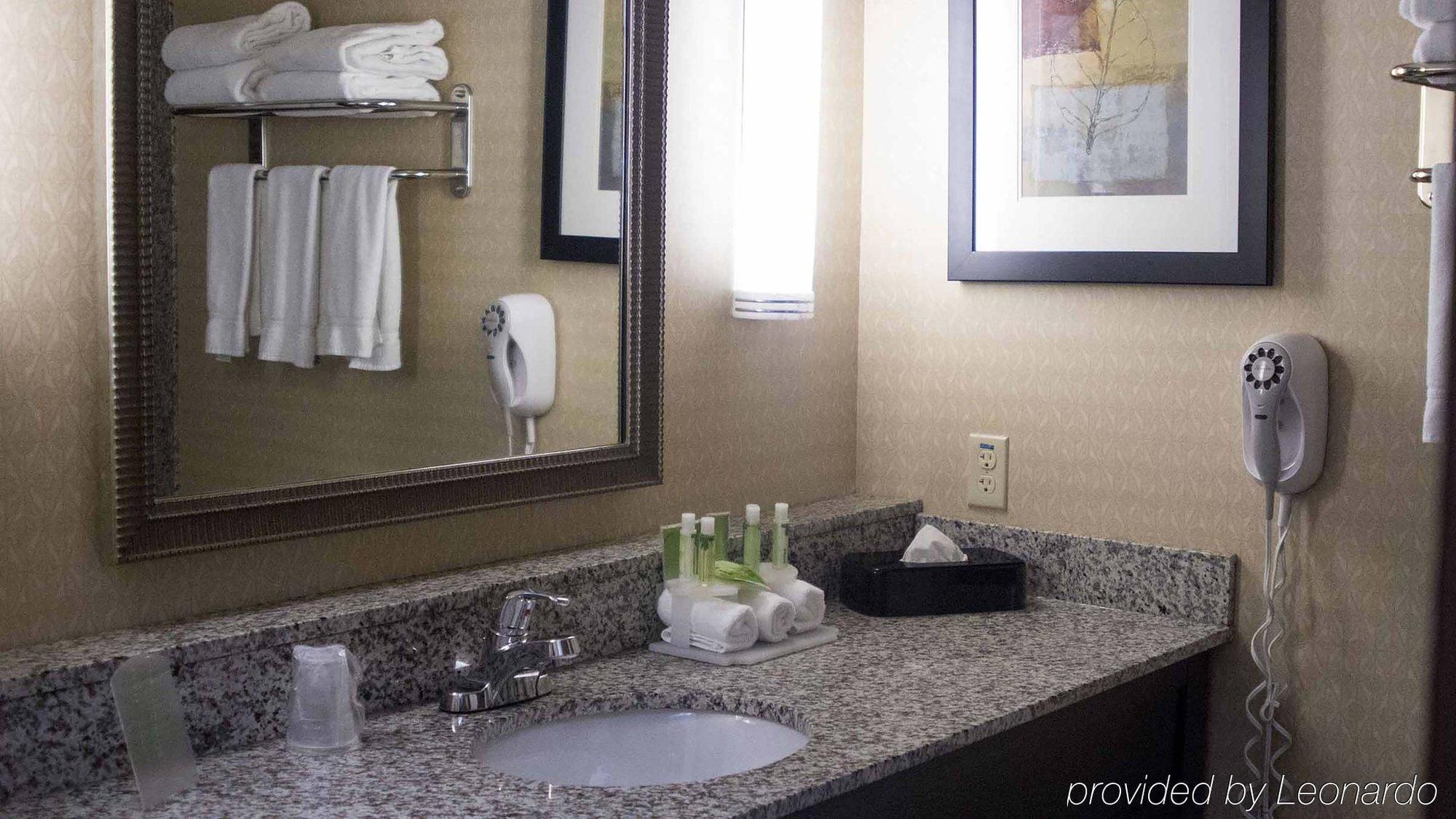 Holiday Inn Express & Suites Detroit - Novi By Ihg Екстериор снимка